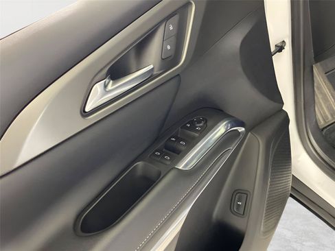 Used 2025 Chevrolet Traverse LT FWD image 38