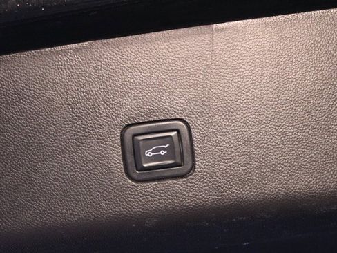 Used 2022 Chevrolet Traverse LT image 14