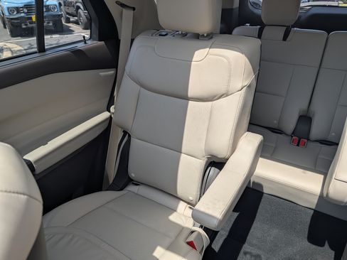 Used 2020 Ford Explorer Platinum w/ Premium Technology Package AWD/4WD image 13