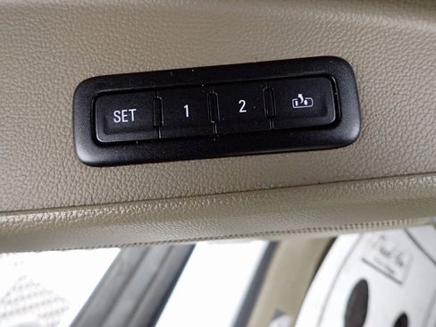 Used 2017 GMC Yukon SLT image 3