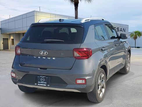 Used 2024 Hyundai Venue Limited FWD image 6
