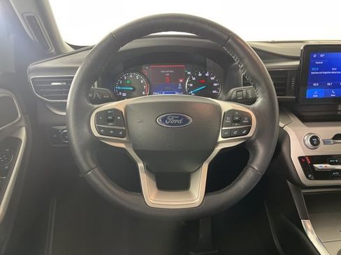 Used 2023 Ford Explorer XLT w/ Equipment Group 202A image 8