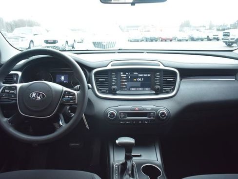 Used 2019 Kia Sorento LX image 32