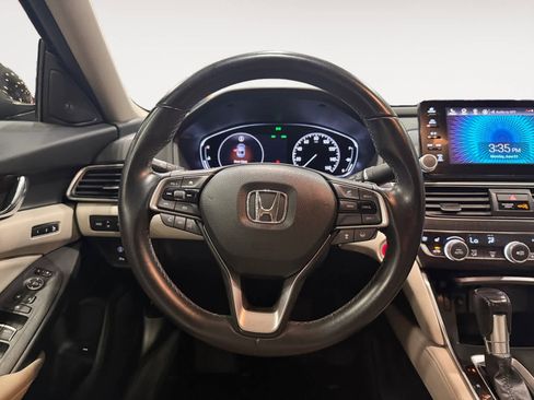 Used 2018 Honda Accord Touring image 13