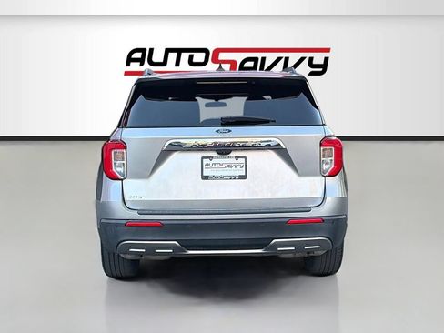 Used 2021 Ford Explorer XLT w/ Equipment Group 202A RWD image 6