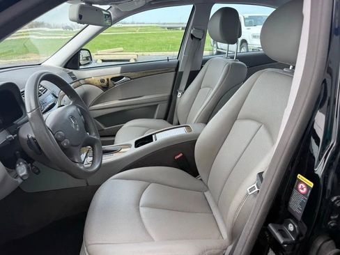 Used 2009 Mercedes-Benz E 350 4MATIC Sedan image 13