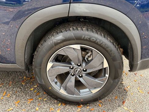 Used 2025 Nissan Rogue SV image 49