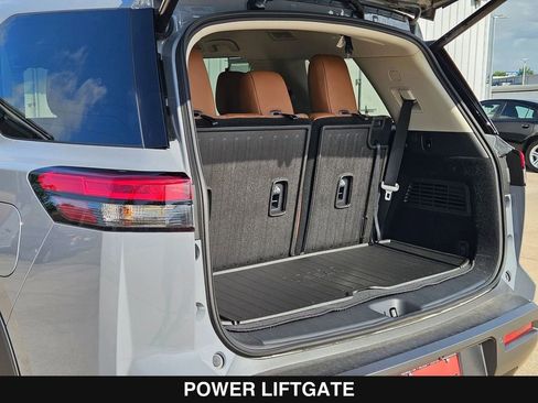 New 2026 Nissan Pathfinder Platinum AWD/4WD image 30