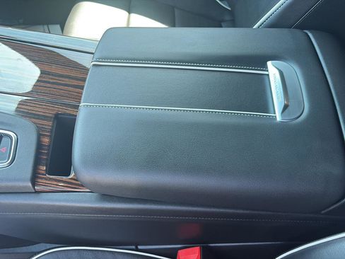 Used 2022 Cadillac Escalade ESV Premium Luxury RWD image 15