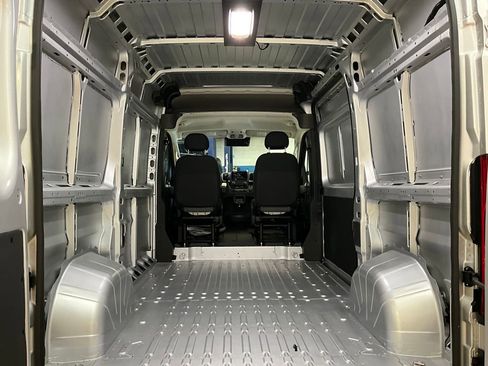 New 2025 RAM ProMaster 1500 w/ Quick Order Package 22G SLT image 4