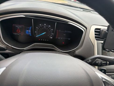 Used 2016 Ford Fusion SE w/ Equipment Group 202A image 6