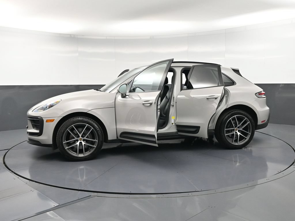 Certified 2023 Porsche Macan Turbo AWD/4WD image 36