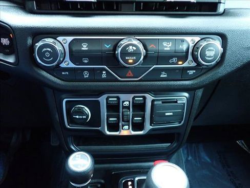 Used 2026 Jeep Gladiator Sport AWD/4WD image 16