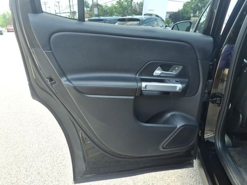 Used 2023 Mercedes-Benz GLB 250 4MATIC image 12