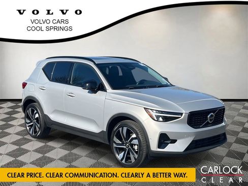 Used 2025 Volvo XC40 B5 Plus image 1