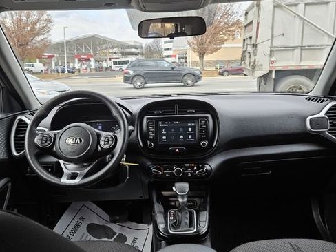 Used 2020 Kia Soul LX image 12