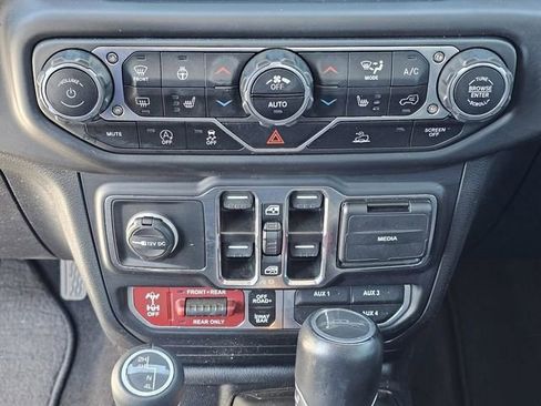 Used 2023 Jeep Gladiator Rubicon w/ Cold Weather Group AWD/4WD image 29