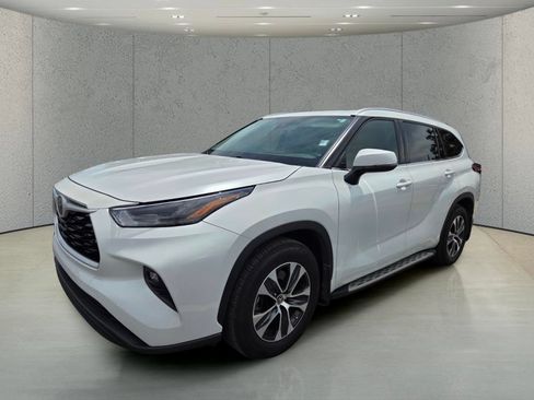 Used 2022 Toyota Highlander XLE FWD image 7