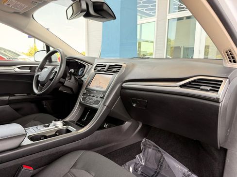 Used 2020 Ford Fusion SE FWD image 20