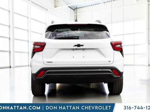 New 2026 Chevrolet Trax LT w/ Driver Confidence Package FWD image 21