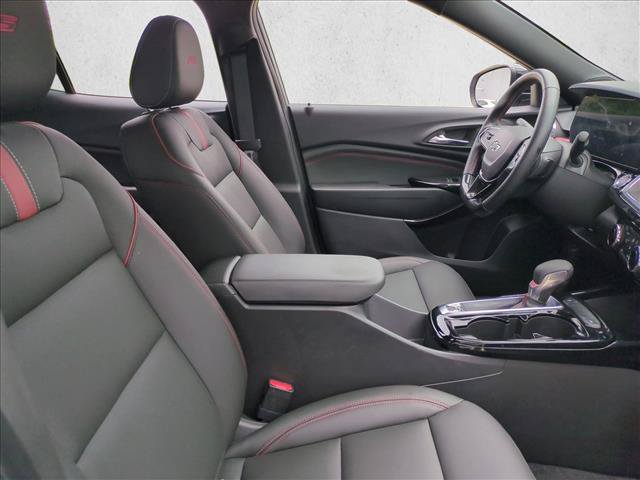 Used 2024 Chevrolet Trax RS w/ Driver Confidence Package FWD image 19