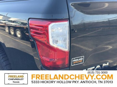 Used 2017 Nissan Titan SV image 14
