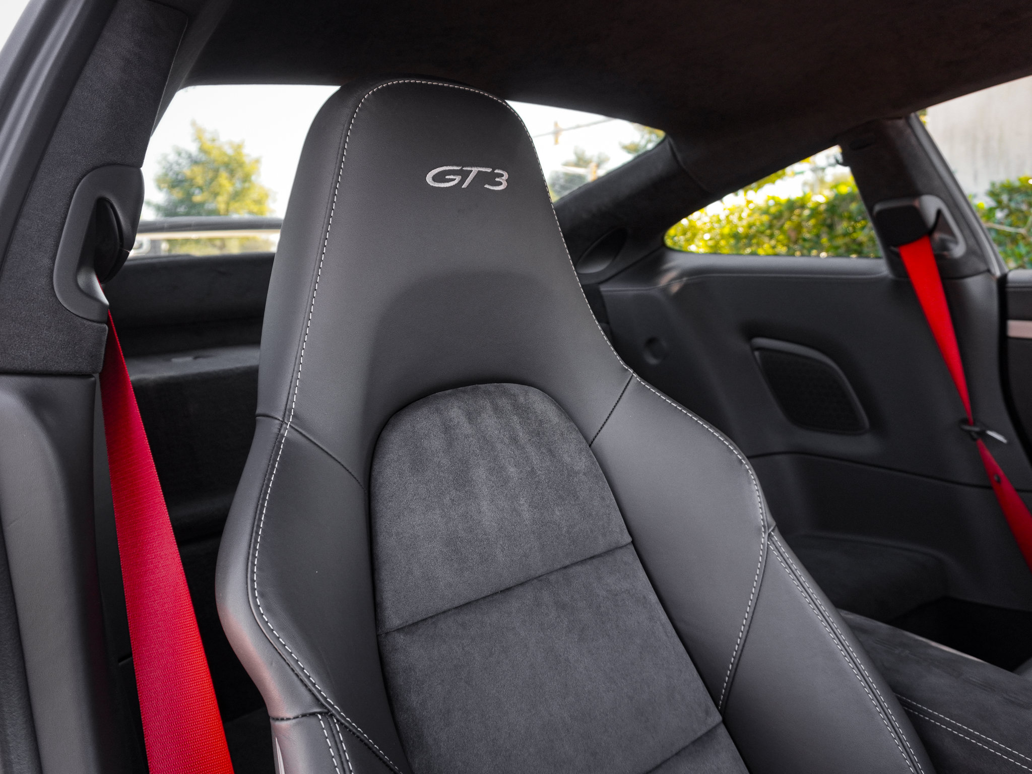 Used 2018 Porsche 911 GT3 w/ Sport Chrono Package RWD image 34