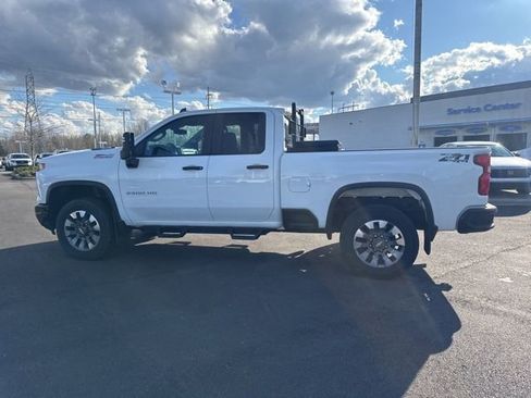 Used 2024 Chevrolet Silverado 2500 Custom w/ Custom Convenience Package image 16