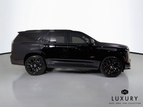 Used 2025 Cadillac Escalade V w/ LPO, ONYX Package AWD/4WD image 5