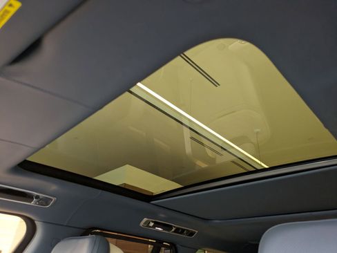 New 2026 Land Rover Range Rover SV image 16