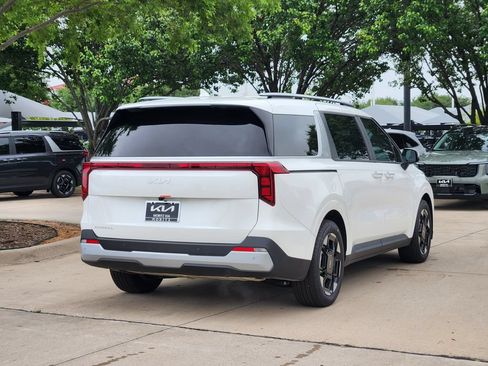 New 2026 Kia Carnival EX FWD image 4
