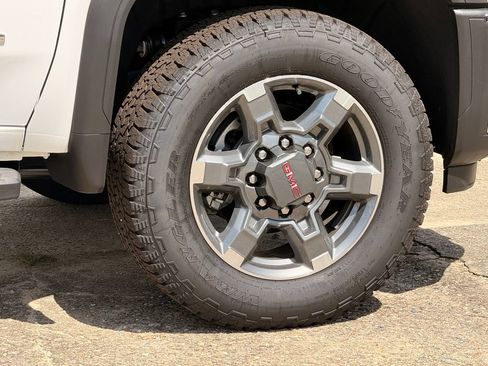 New 2026 GMC Sierra 2500 SLT AWD/4WD image 9