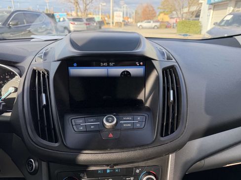 Used 2019 Ford Escape SE image 30