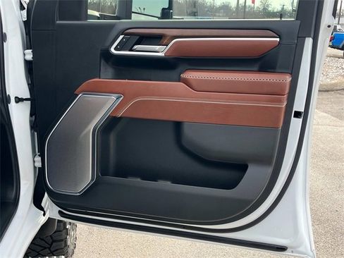 Used 2025 GMC Sierra 3500 Denali Ultimate image 13