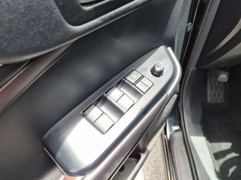 Used 2017 Toyota Highlander XLE FWD image 19