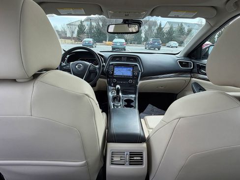 Used 2016 Nissan Maxima Platinum w/ Interior Lighting Package image 16
