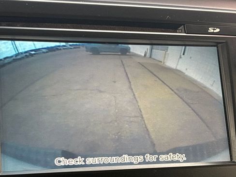 Used 2018 Nissan Titan SL image 10