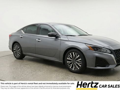 Used 2025 Nissan Altima 2.5 SV image 1