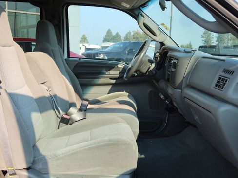 Used 2004 Ford Excursion XLT image 21