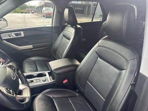 Used 2022 Ford Explorer Limited w/ Equipment Group 301A AWD/4WD image 10