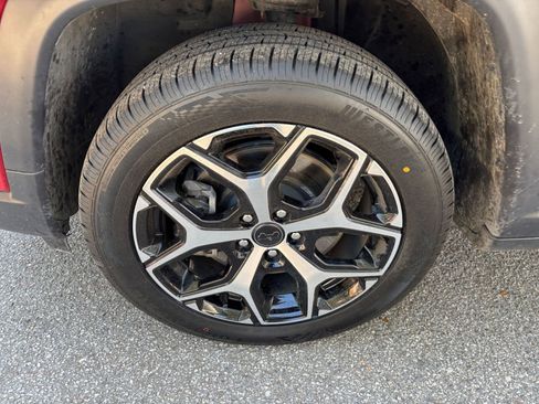 Used 2025 Jeep Compass Limited image 30