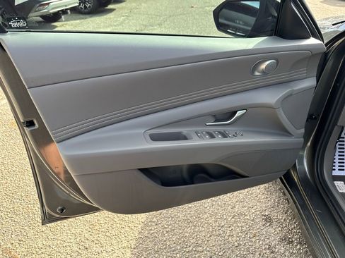 New 2025 Hyundai Elantra SEL image 10