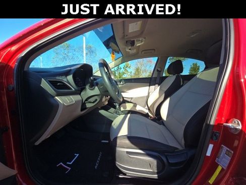 Used 2022 Hyundai Accent SE image 8