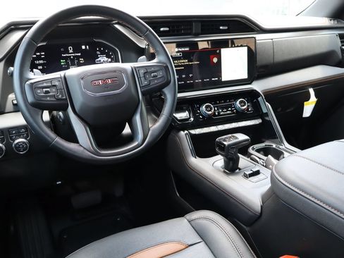 Used 2023 GMC Sierra 1500 AT4 w/ AT4 Premium Package AWD/4WD image 5