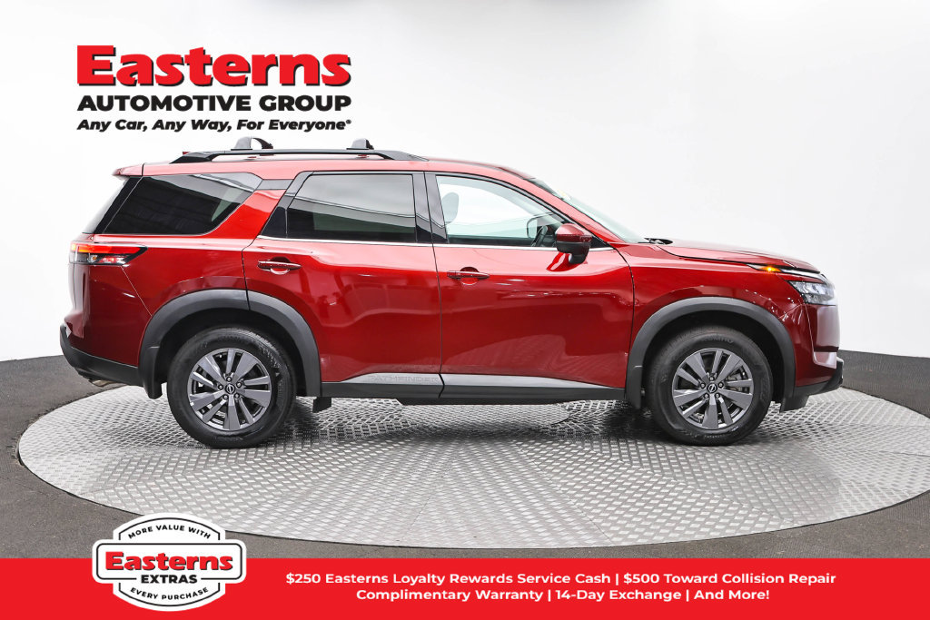 Used 2024 Nissan Pathfinder SV AWD/4WD image 5