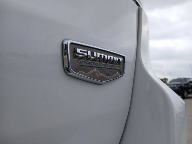 Used 2021 Jeep Grand Cherokee Summit AWD/4WD image 29