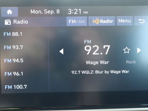 Used 2024 Hyundai Venue SEL image 19