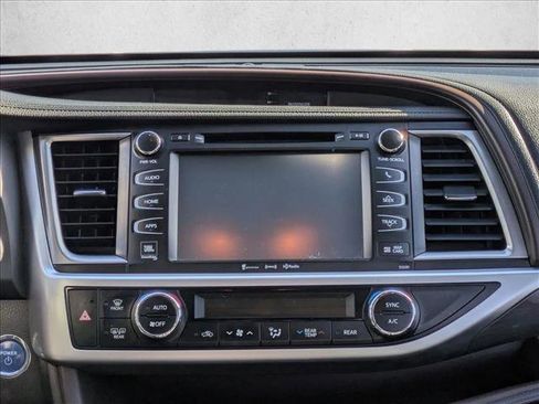 Used 2019 Toyota Highlander Limited image 19