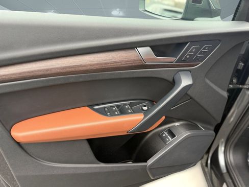 Used 2023 Audi Q5 e Premium w/ Convenience Package image 13