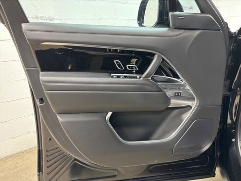 Used 2023 Land Rover Range Rover SE image 25
